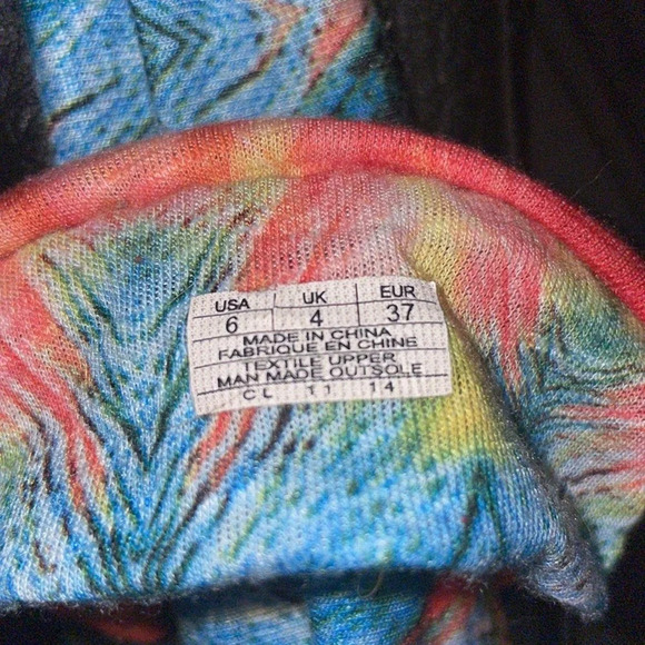Sanuk Women’s Size 6 Printed Cloth Sandals - Picture 4 of 5